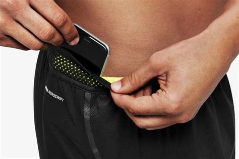 nike hardloop hoesje|hardloopshorts met zak voor telefoon.